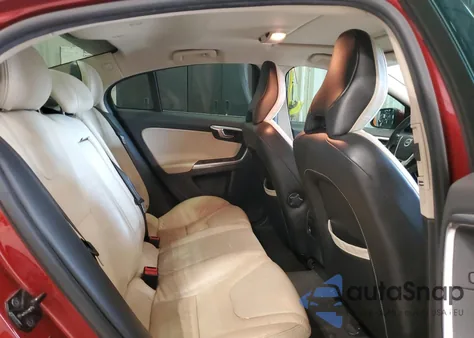 2012 Volvo S60 T5 z USA, uszkodzony, nr VIN YV1622FS7C2043536